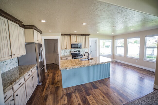Photo - 1711 W Hamilton Dr House