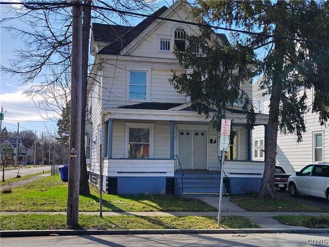 Foto del edificio - 1330 Midland Ave