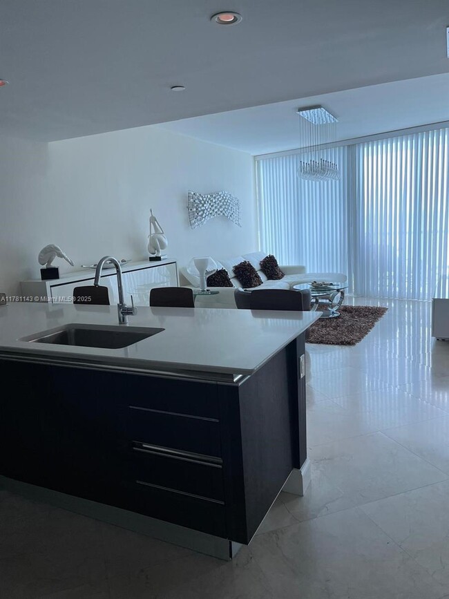 Foto del edificio - 17001 Collins Ave
