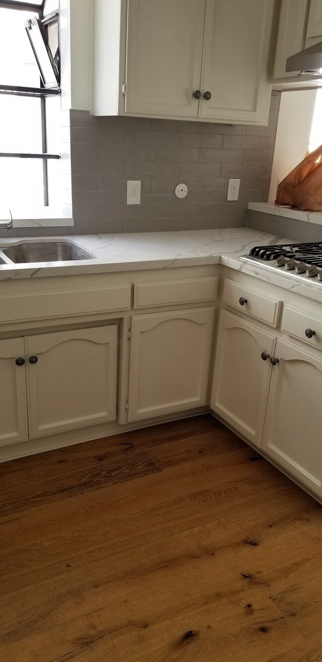 All New Kitchen W/ Brkfst Nook & Bar Ledge - 13404 Moorpark St