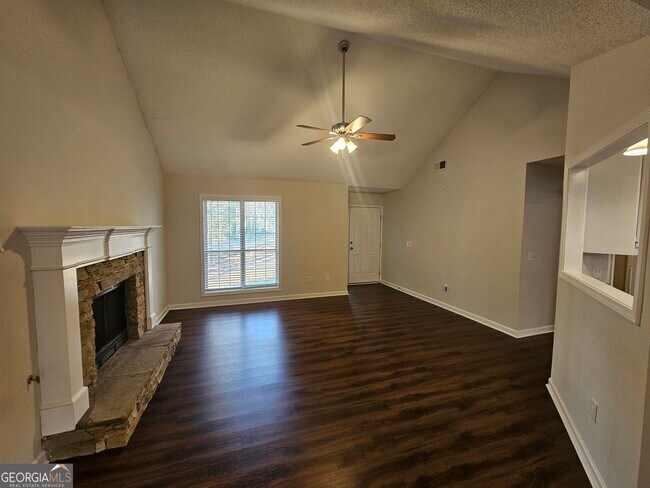 Building Photo - 83 Nanette Dr