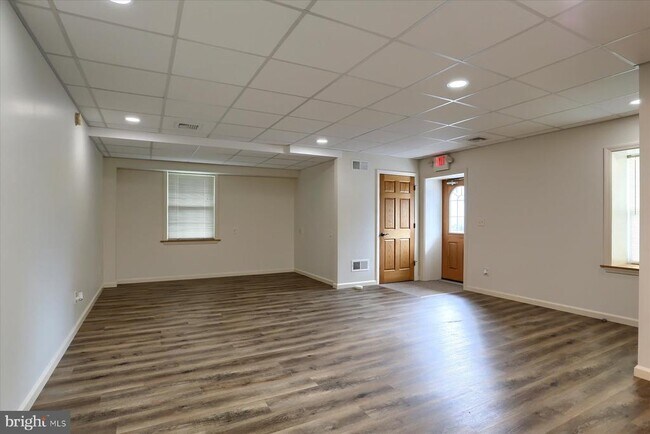 Foto del edificio - 50 E Maple St