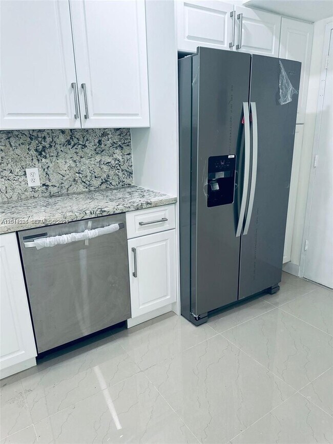 Foto del edificio - 4200 Hillcrest Dr