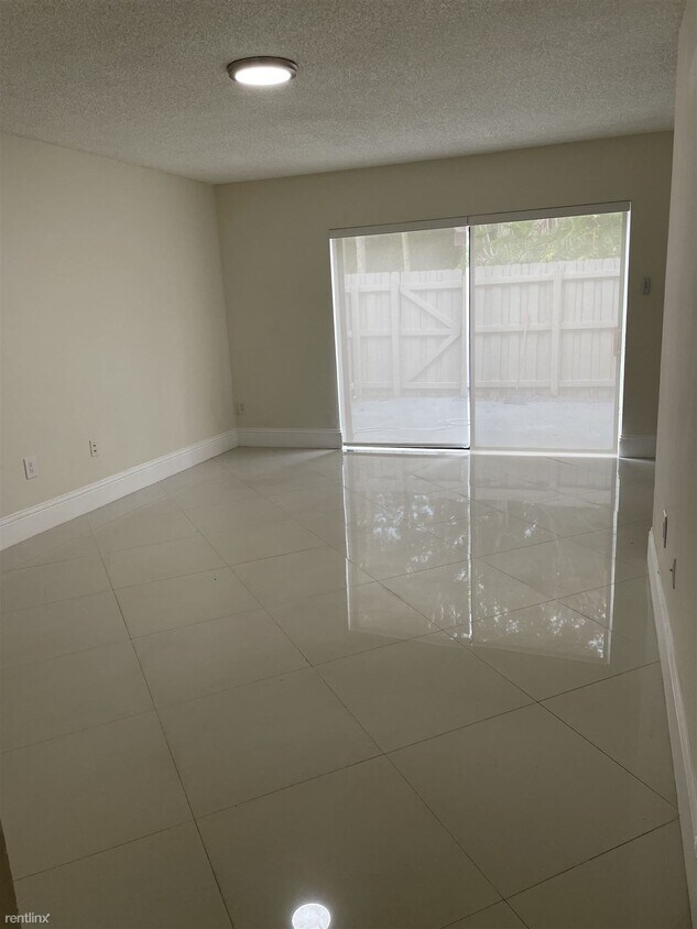 Primary Photo - 2 br, 2.5 bath Condo - 9441 Palm Cir N 9441
