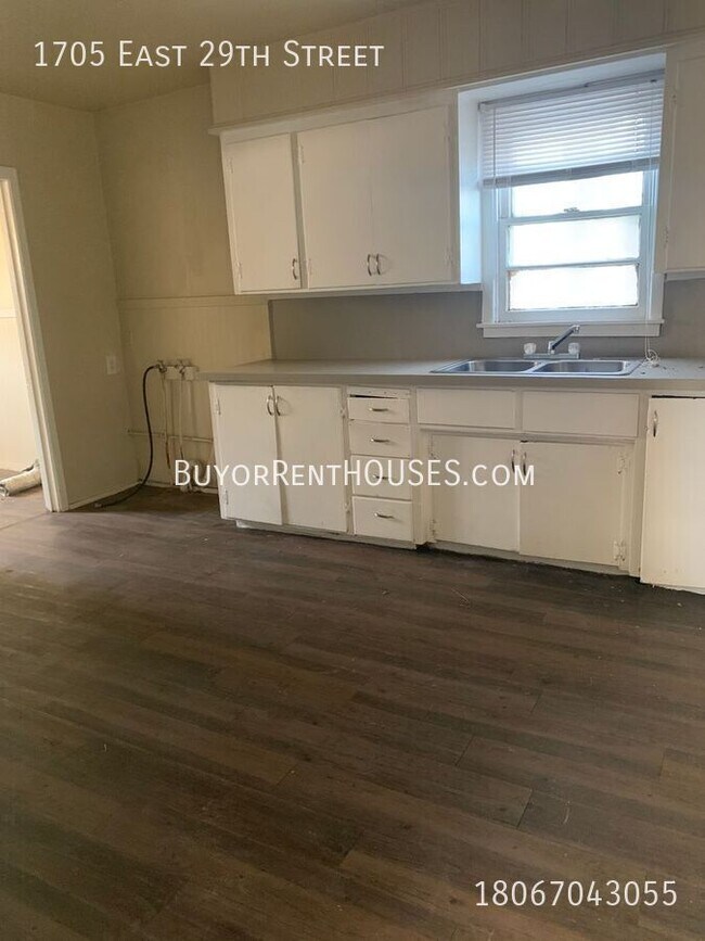 Building Photo - Handyman Special $99 Move in + Admin Fee /...