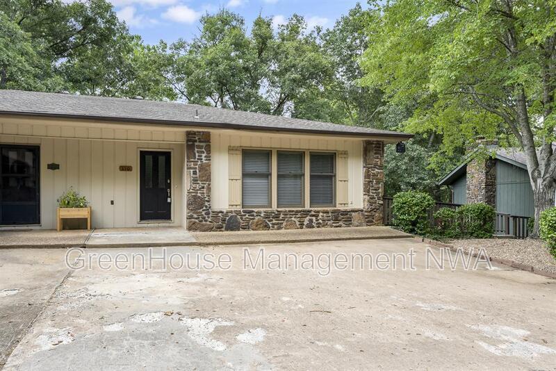 Primary Photo - 110 Clubhouse Dr