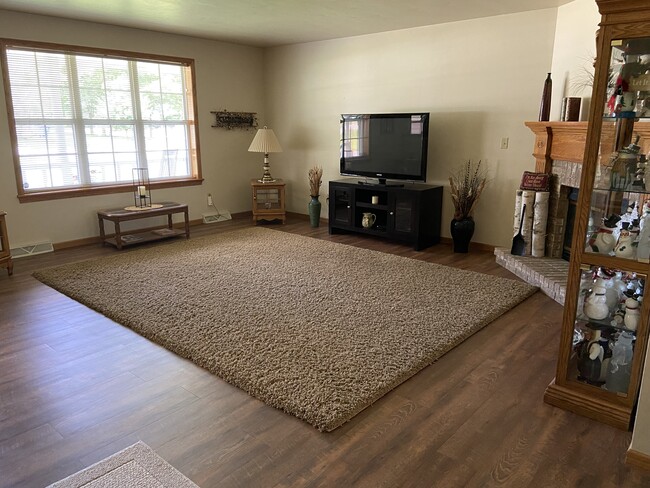 Building Photo - 1431 White Birch Trl