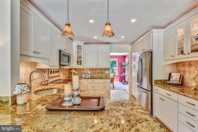 Building Photo - Experience elevated living in this beautifully renovated townhome nestled within the highly sough...