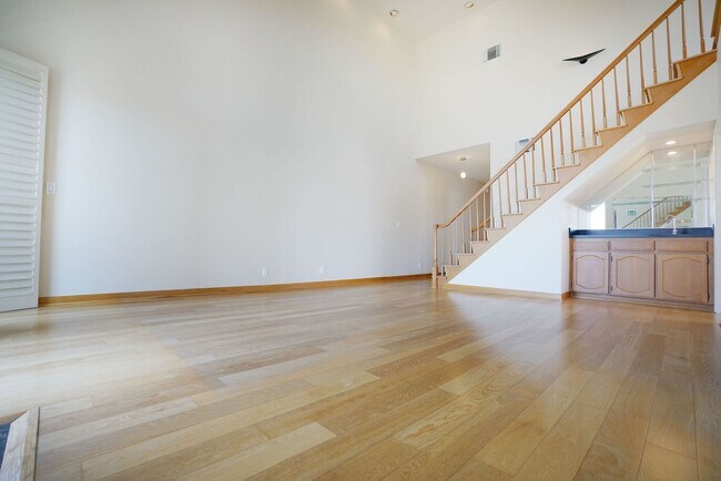Foto del edificio - Sunlight Galore 2 Bed / 3Bath + Loft + Sun...