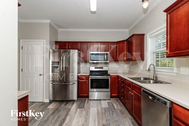 Foto del edificio - 6590 Lake Dale Way