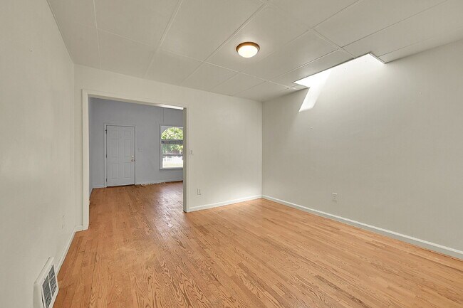 Building Photo - $1,495.00 - 1 Bedroom, 1 Bathroom, Multipl...