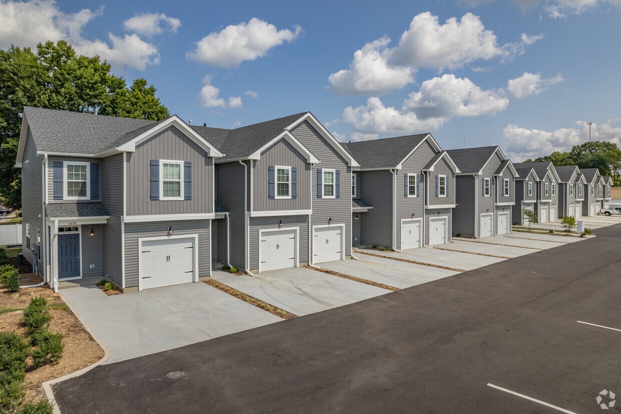 Churchland Commons at Town Pointe Townhomes for Rent Portsmouth, VA