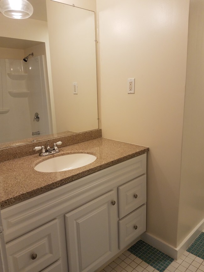 bathroom - 1645 Sanderson Ave