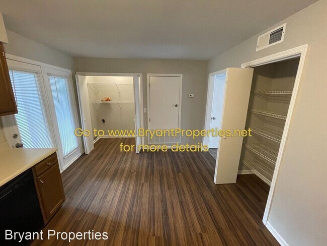 Building Photo - 2 br, 1.5 bath House - 533 Williamsburg Dr.