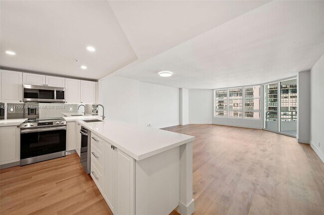 Foto del edificio - 555 NE 34th St