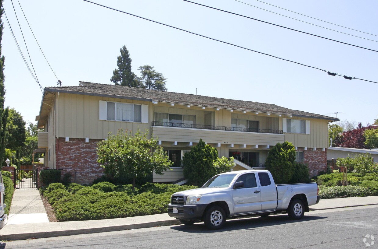 Building Photo - 487 James Rd