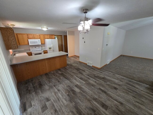 Building Photo - Duplex!