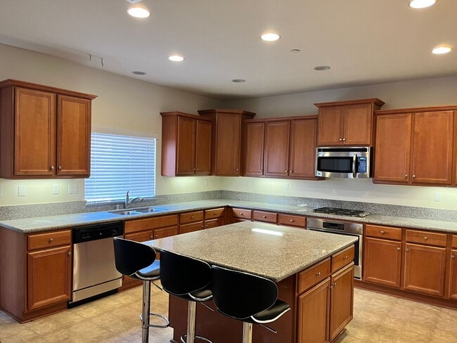 Foto del edificio - Spacious Two Story 5bd/3ba House