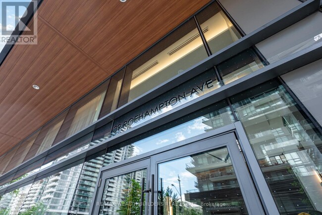 Photo du bâtiment - 39 Roehampton Ave