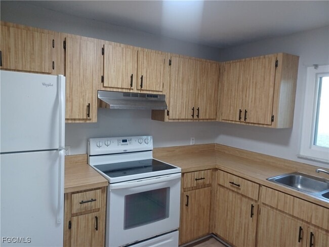 Foto del edificio - 937 SE 23rd Pl