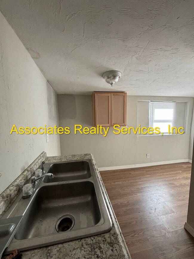 Building Photo - Roberts- Seola Williamsons-  MR82