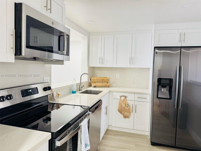 Foto del edificio - 8075 SW 107th Ave