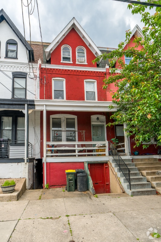 Building Photo - 613 W Orange St