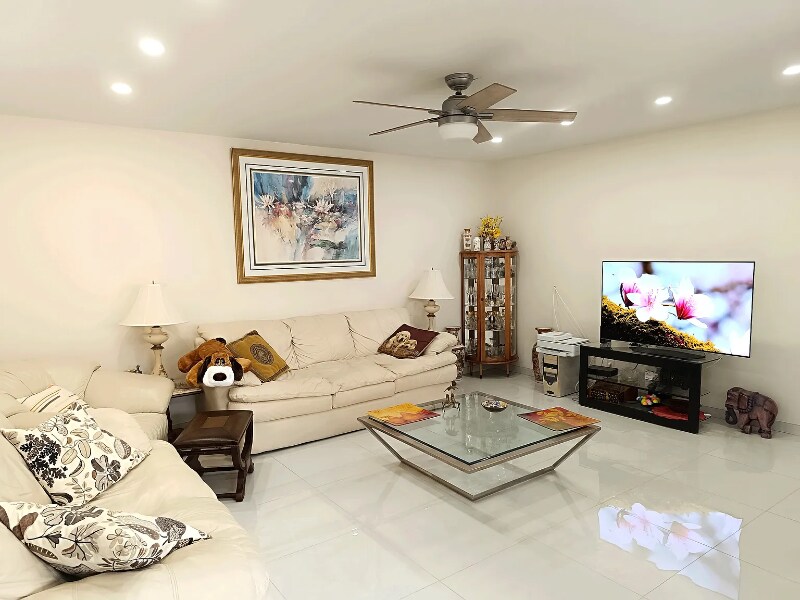 Primary Photo - 522 Normandy Ln