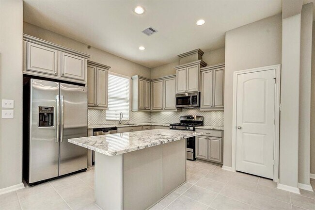 Building Photo - 195 Biltmore Loop