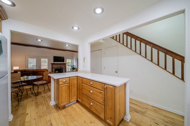 Foto del edificio - 3124 S Falling Brook Ln