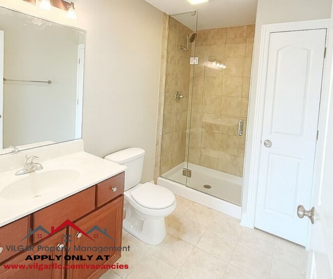 Building Photo - Spacious and beautifully updated, this 2-b...