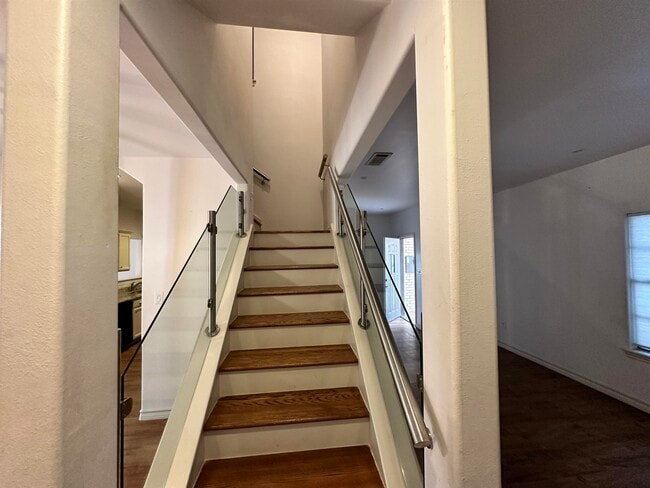 Building Photo - 2445 Monarch Dr