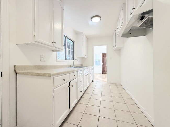 Foto del edificio - 727 E 81st St