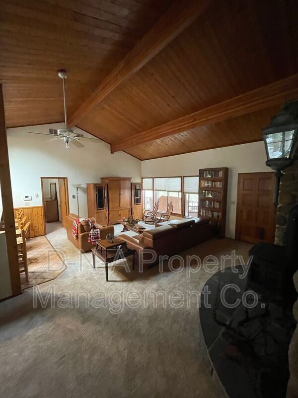Foto del edificio - 3530 Spruce Cabin Rd