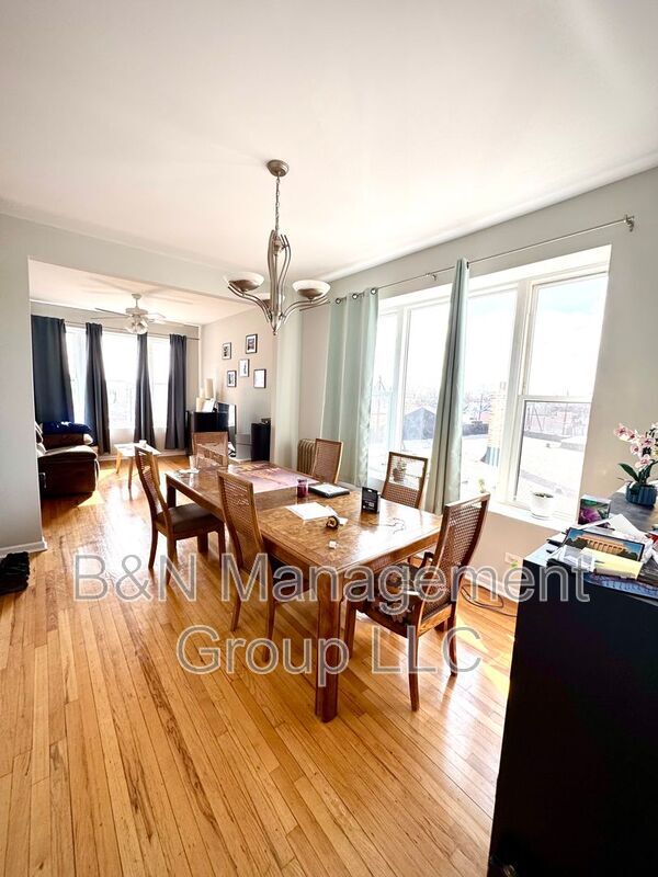 Primary Photo - 3912 N Cicero Ave