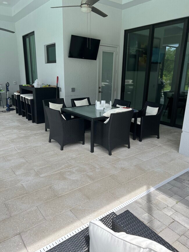 Foto del edificio - 6423 Livingston Woods Ln