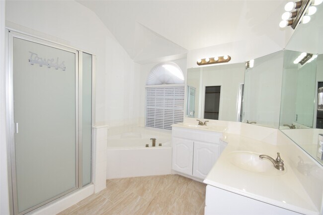 Building Photo - 5726 Indigo Trails Dr