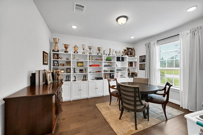 Building Photo - 7 Shumard Oak Dr