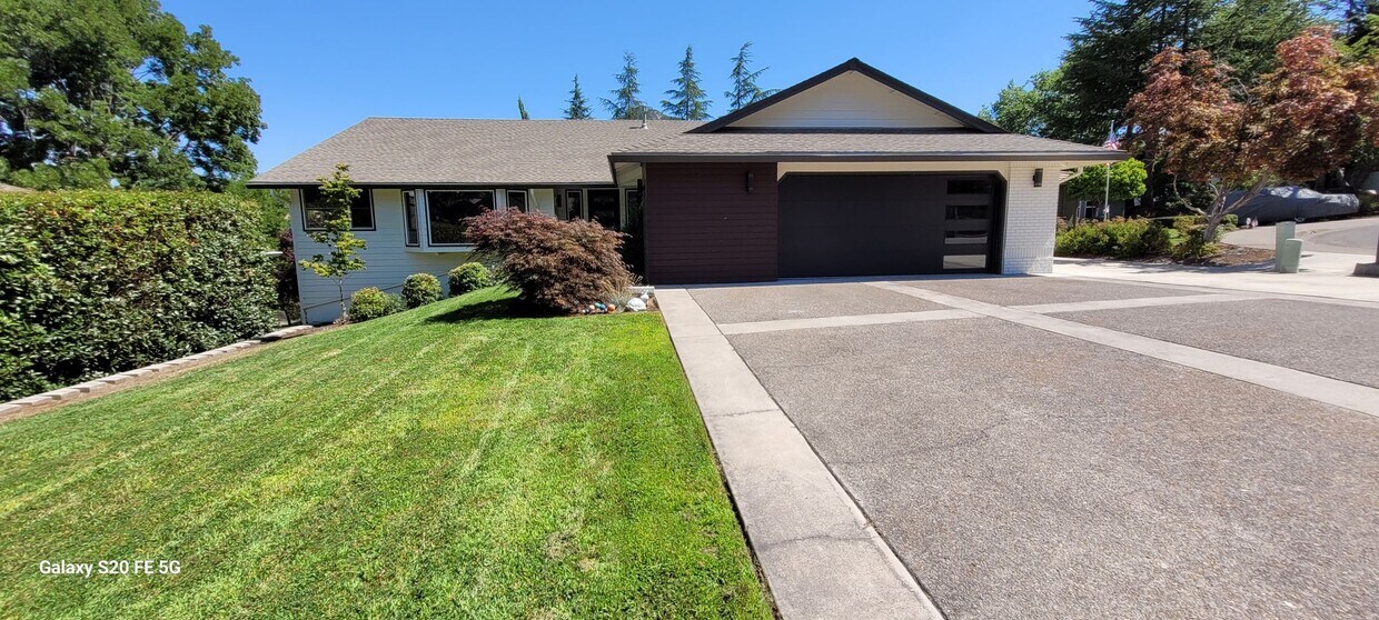Foto principal - Beautiful Spacious Home for Rent