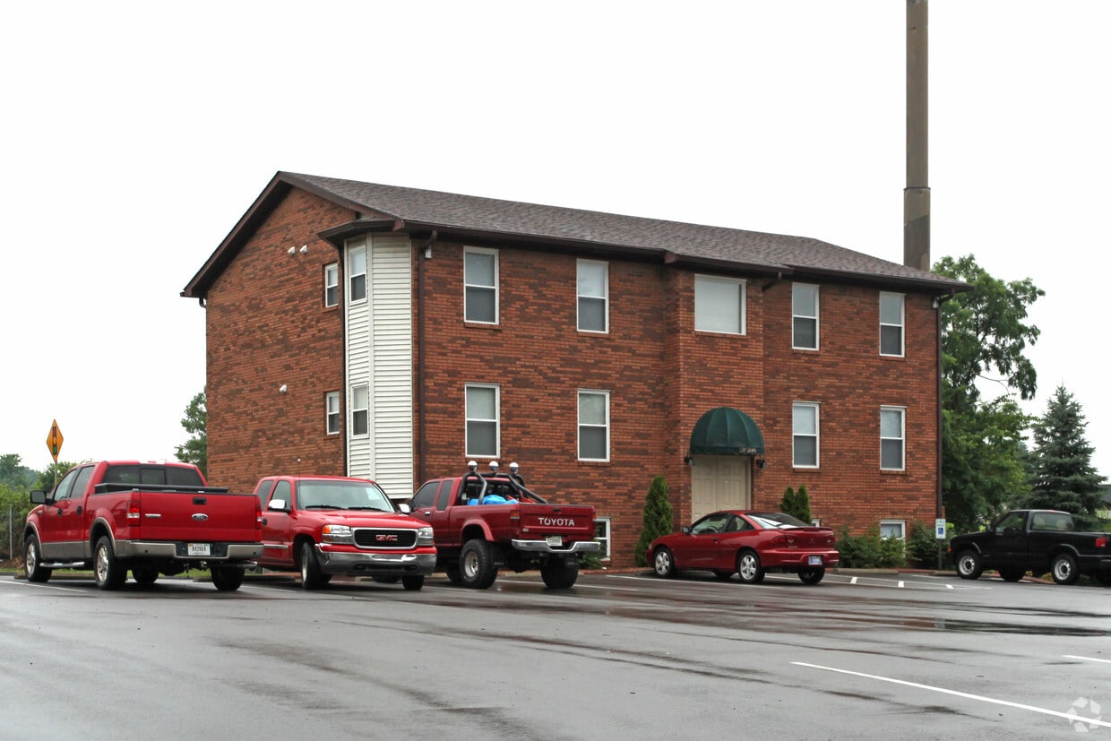 326 S New Albany St, Sellersburg, IN 47172 Apartments in Sellersburg