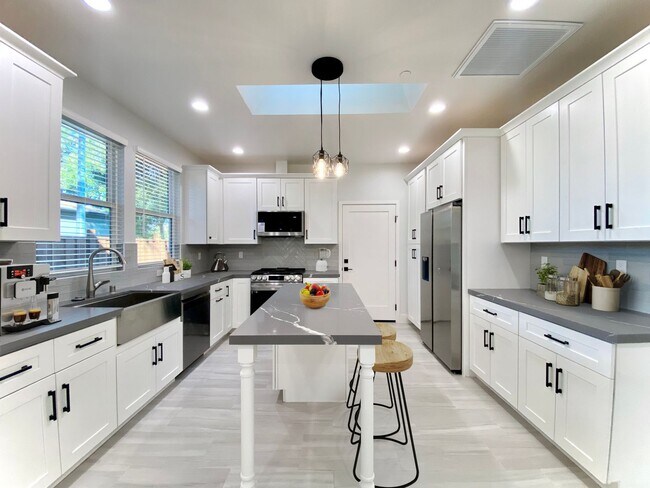 Building Photo - Brand New Fully Upgraded 3-bedroom Home in...
