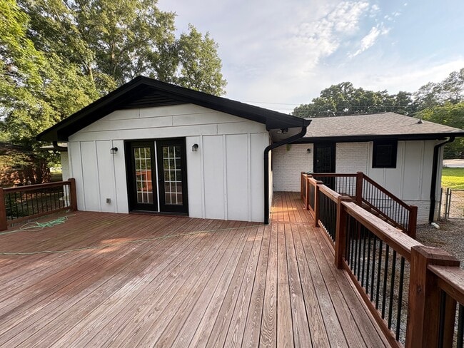 Photo - 1055 College Station Rd (Athens, GA) House