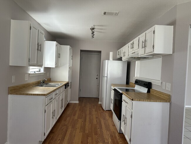 Foto del edificio - 409 Suzie St