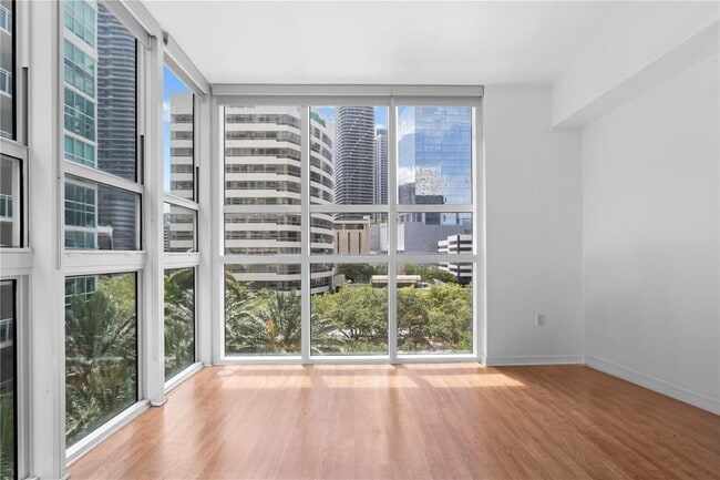 Building Photo - 950 Brickell Bay Dr