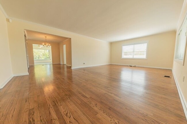 Building Photo - 968 Ave H NE