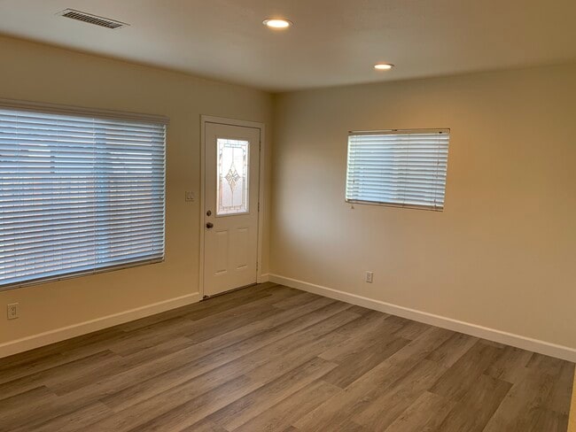 Building Photo - 10663 Dorothy Ave
