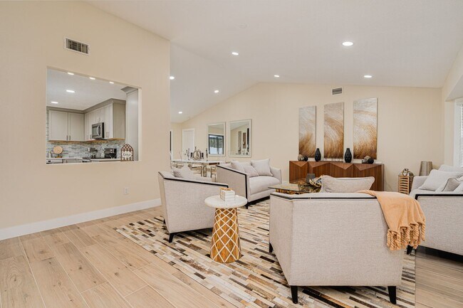 Foto del edificio - Coastal Elegance in Ponce Inlet’s Light Ho...