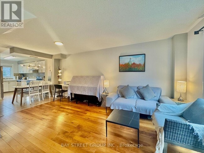 Building Photo - 5940 Glen Erin Dr