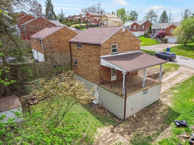 Building Photo - AVAILABLE NOW! Fully RENOVATED 2-bedroom in PENN HILLS!
