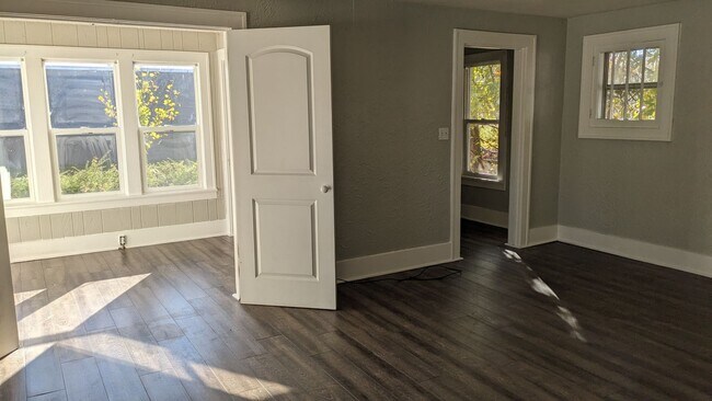 Foto del edificio - Three Bedroom House in Kalamazoo